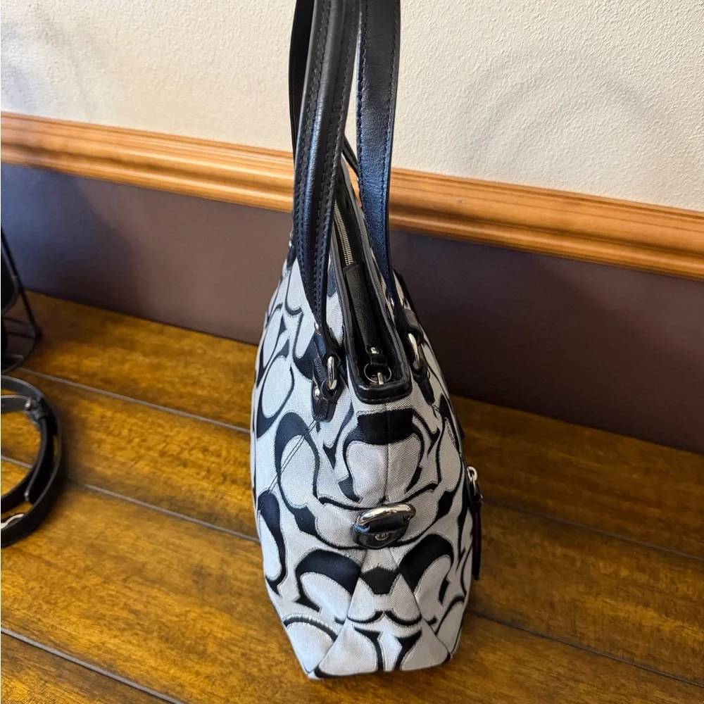 Coach Daisy Outline Signature Metallic Mia Shoulder Bag - Picture 7 of 10